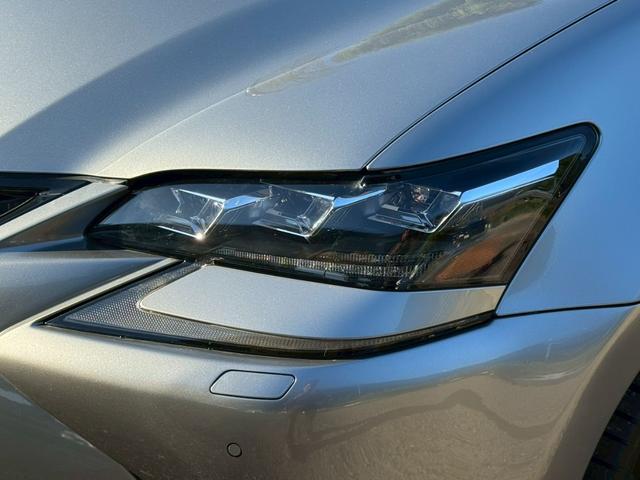 ◆中古車の欠点は汚れている。弊社ではその欠点を無くす為にＬＥＸＵＳガラスコーティングをオススメしています。艶・撥水がたまりません！！