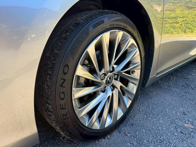 ＥＳ ３００ｈ　ＶｅｒＬ　／サンルーフ／ＢＳＭ／ＨＵＤ／全周囲カメラ／衝突軽減／レーダークルーズ／レーンキープ／コーナーセンサー／シートヒーター・エアコン／パワーバックドア／パワーシート／シートメモリ／電動格納ミラー／ＥＴＣ（8枚目）