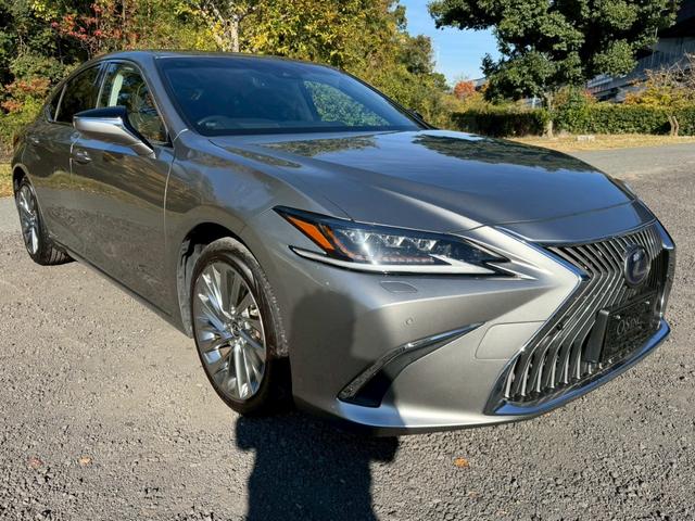 ＥＳ ３００ｈ　ＶｅｒＬ　／サンルーフ／ＢＳＭ／ＨＵＤ／全周囲カメラ／衝突軽減／レーダークルーズ／レーンキープ／コーナーセンサー／シートヒーター・エアコン／パワーバックドア／パワーシート／シートメモリ／電動格納ミラー／ＥＴＣ（13枚目）