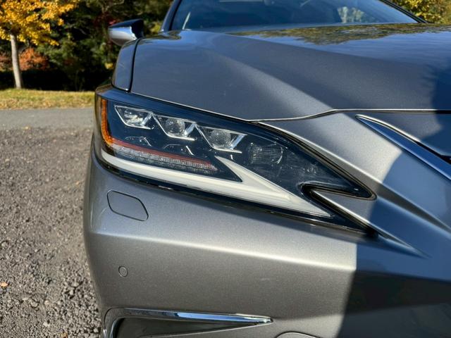 ＥＳ ３００ｈ　ＶｅｒＬ　／サンルーフ／ＢＳＭ／ＨＵＤ／全周囲カメラ／衝突軽減／レーダークルーズ／レーンキープ／コーナーセンサー／シートヒーター・エアコン／パワーバックドア／パワーシート／シートメモリ／電動格納ミラー／ＥＴＣ（15枚目）