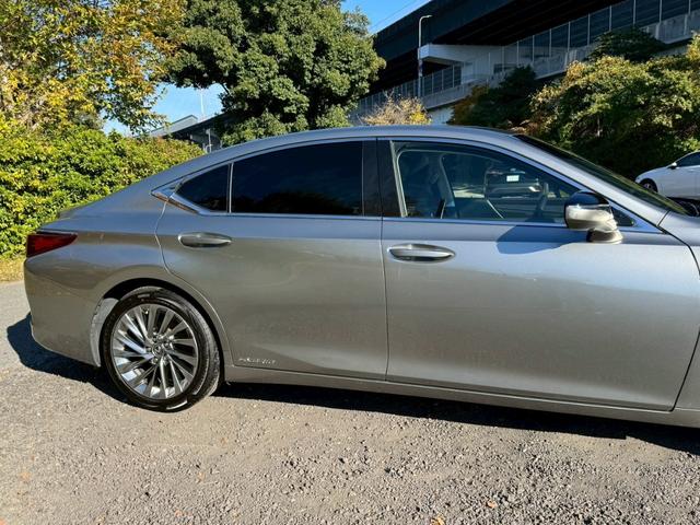 ＥＳ ３００ｈ　ＶｅｒＬ　／サンルーフ／ＢＳＭ／ＨＵＤ／全周囲カメラ／衝突軽減／レーダークルーズ／レーンキープ／コーナーセンサー／シートヒーター・エアコン／パワーバックドア／パワーシート／シートメモリ／電動格納ミラー／ＥＴＣ（19枚目）