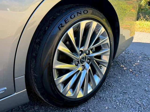 ＥＳ ３００ｈ　ＶｅｒＬ　／サンルーフ／ＢＳＭ／ＨＵＤ／全周囲カメラ／衝突軽減／レーダークルーズ／レーンキープ／コーナーセンサー／シートヒーター・エアコン／パワーバックドア／パワーシート／シートメモリ／電動格納ミラー／ＥＴＣ（31枚目）