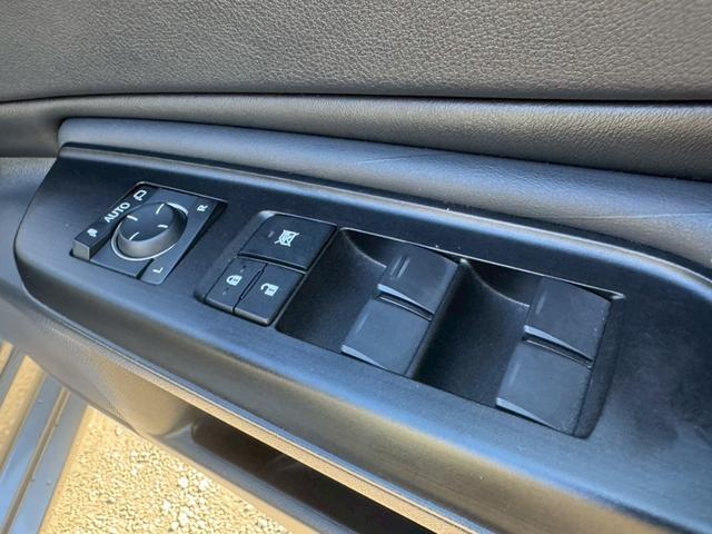 ＥＳ ３００ｈ　ＶｅｒＬ　／サンルーフ／ＢＳＭ／ＨＵＤ／全周囲カメラ／衝突軽減／レーダークルーズ／レーンキープ／コーナーセンサー／シートヒーター・エアコン／パワーバックドア／パワーシート／シートメモリ／電動格納ミラー／ＥＴＣ（35枚目）