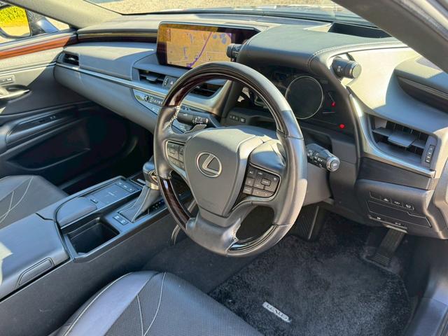 ＥＳ ３００ｈ　ＶｅｒＬ　／サンルーフ／ＢＳＭ／ＨＵＤ／全周囲カメラ／衝突軽減／レーダークルーズ／レーンキープ／コーナーセンサー／シートヒーター・エアコン／パワーバックドア／パワーシート／シートメモリ／電動格納ミラー／ＥＴＣ（40枚目）