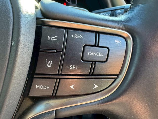 ＥＳ ３００ｈ　ＶｅｒＬ　／サンルーフ／ＢＳＭ／ＨＵＤ／全周囲カメラ／衝突軽減／レーダークルーズ／レーンキープ／コーナーセンサー／シートヒーター・エアコン／パワーバックドア／パワーシート／シートメモリ／電動格納ミラー／ＥＴＣ（42枚目）