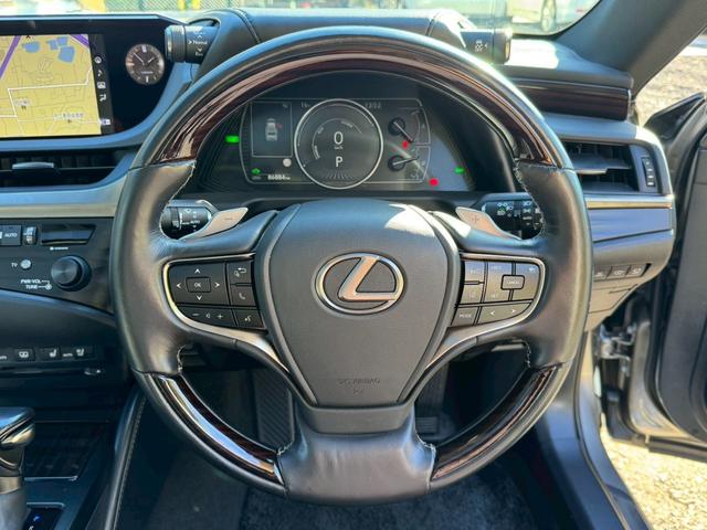 ＥＳ ３００ｈ　ＶｅｒＬ　／サンルーフ／ＢＳＭ／ＨＵＤ／全周囲カメラ／衝突軽減／レーダークルーズ／レーンキープ／コーナーセンサー／シートヒーター・エアコン／パワーバックドア／パワーシート／シートメモリ／電動格納ミラー／ＥＴＣ（44枚目）