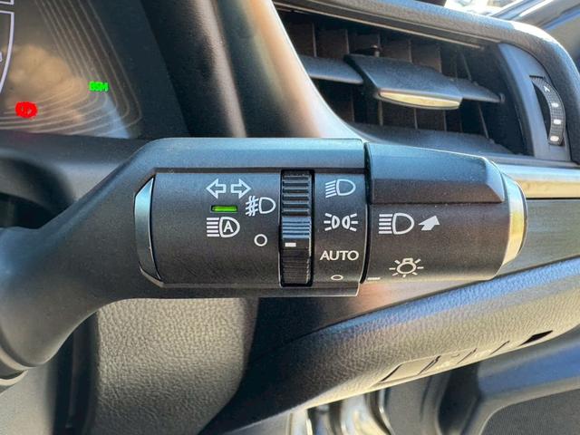 ＥＳ ３００ｈ　ＶｅｒＬ　／サンルーフ／ＢＳＭ／ＨＵＤ／全周囲カメラ／衝突軽減／レーダークルーズ／レーンキープ／コーナーセンサー／シートヒーター・エアコン／パワーバックドア／パワーシート／シートメモリ／電動格納ミラー／ＥＴＣ（47枚目）