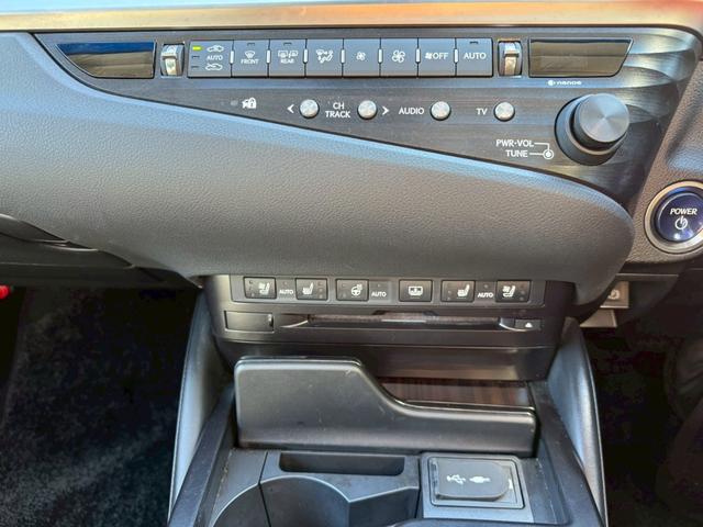 ＥＳ ３００ｈ　ＶｅｒＬ　／サンルーフ／ＢＳＭ／ＨＵＤ／全周囲カメラ／衝突軽減／レーダークルーズ／レーンキープ／コーナーセンサー／シートヒーター・エアコン／パワーバックドア／パワーシート／シートメモリ／電動格納ミラー／ＥＴＣ（54枚目）