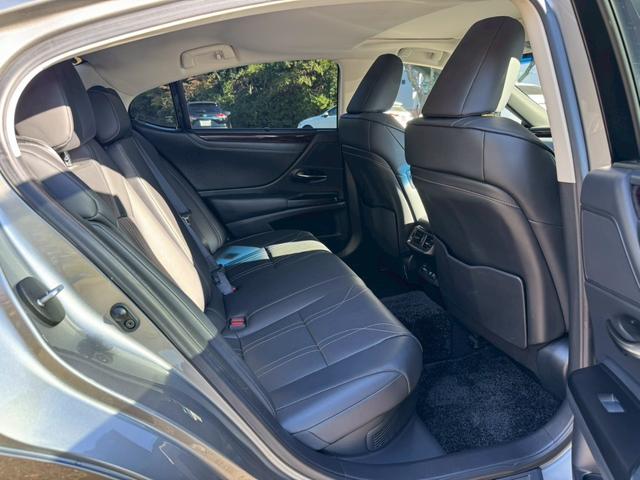 ＥＳ ３００ｈ　ＶｅｒＬ　／サンルーフ／ＢＳＭ／ＨＵＤ／全周囲カメラ／衝突軽減／レーダークルーズ／レーンキープ／コーナーセンサー／シートヒーター・エアコン／パワーバックドア／パワーシート／シートメモリ／電動格納ミラー／ＥＴＣ（62枚目）