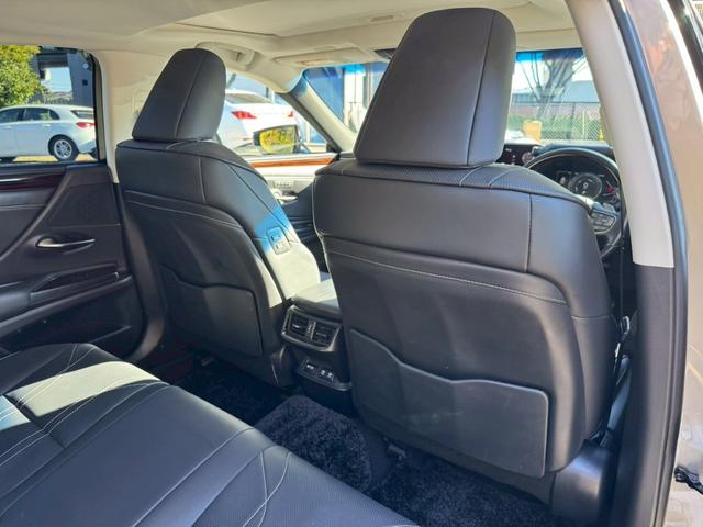 ＥＳ ３００ｈ　ＶｅｒＬ　／サンルーフ／ＢＳＭ／ＨＵＤ／全周囲カメラ／衝突軽減／レーダークルーズ／レーンキープ／コーナーセンサー／シートヒーター・エアコン／パワーバックドア／パワーシート／シートメモリ／電動格納ミラー／ＥＴＣ（67枚目）