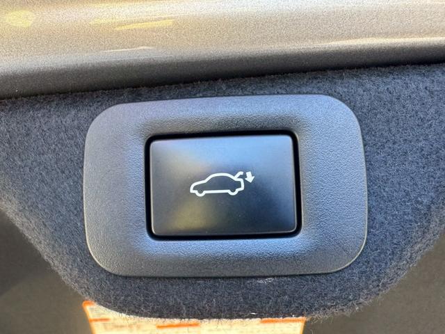 ＥＳ ３００ｈ　ＶｅｒＬ　／サンルーフ／ＢＳＭ／ＨＵＤ／全周囲カメラ／衝突軽減／レーダークルーズ／レーンキープ／コーナーセンサー／シートヒーター・エアコン／パワーバックドア／パワーシート／シートメモリ／電動格納ミラー／ＥＴＣ（69枚目）