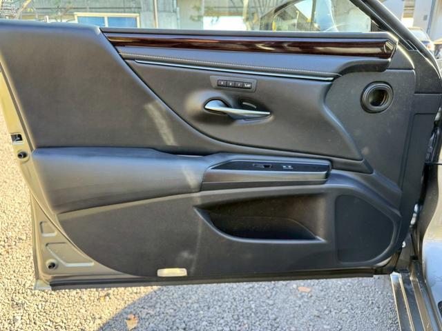 ＥＳ ３００ｈ　ＶｅｒＬ　／サンルーフ／ＢＳＭ／ＨＵＤ／全周囲カメラ／衝突軽減／レーダークルーズ／レーンキープ／コーナーセンサー／シートヒーター・エアコン／パワーバックドア／パワーシート／シートメモリ／電動格納ミラー／ＥＴＣ（71枚目）