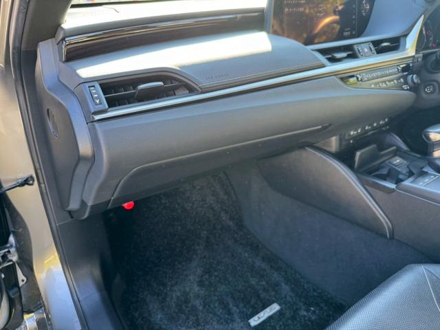 ＥＳ ３００ｈ　ＶｅｒＬ　／サンルーフ／ＢＳＭ／ＨＵＤ／全周囲カメラ／衝突軽減／レーダークルーズ／レーンキープ／コーナーセンサー／シートヒーター・エアコン／パワーバックドア／パワーシート／シートメモリ／電動格納ミラー／ＥＴＣ（78枚目）