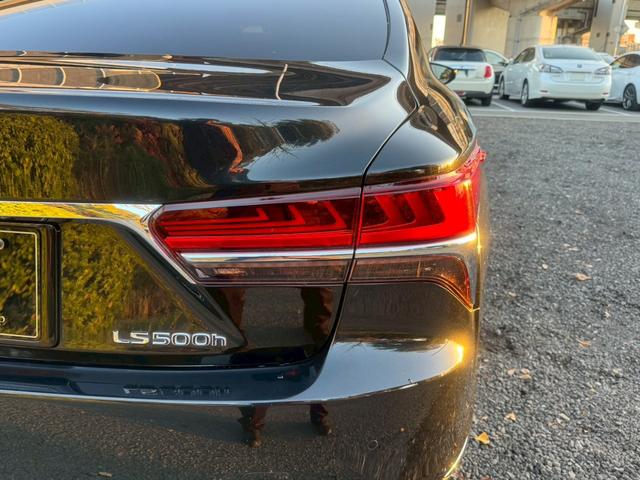 ＬＳ ５００ｈ　ＶｅｒＬ　衝突軽減／全周囲カメラ／レーダークルーズコントロール／コーナーセンサー／ＨＵＤ／ＢＳＭ／ハンドルヒーター／シートヒーター・エアコン／パワーシート／シートメモリ／ＥＴＣ／Ｂｌｕｅｔｏｏｔｈ／バックカメラ（18枚目）