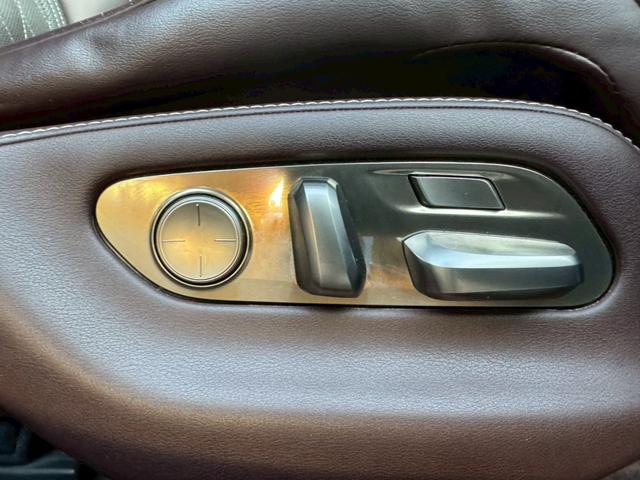 ＬＳ ５００ｈ　ＶｅｒＬ　衝突軽減／全周囲カメラ／レーダークルーズコントロール／コーナーセンサー／ＨＵＤ／ＢＳＭ／ハンドルヒーター／シートヒーター・エアコン／パワーシート／シートメモリ／ＥＴＣ／Ｂｌｕｅｔｏｏｔｈ／バックカメラ（32枚目）