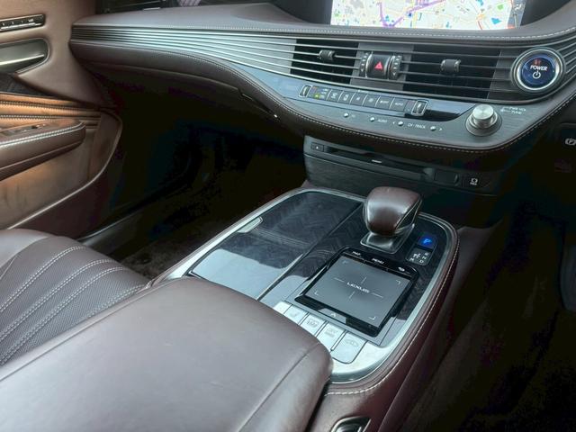 ＬＳ ５００ｈ　ＶｅｒＬ　衝突軽減／全周囲カメラ／レーダークルーズコントロール／コーナーセンサー／ＨＵＤ／ＢＳＭ／ハンドルヒーター／シートヒーター・エアコン／パワーシート／シートメモリ／ＥＴＣ／Ｂｌｕｅｔｏｏｔｈ／バックカメラ（47枚目）