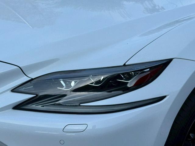 ＬＳ ５００ｈ　Ｆスポーツ　サンルーフ／衝突軽減／全周囲カメラ／レーダークルーズコントロール／コーナーセンサー／ＨＵＤ／ＢＳＭ／ハンドルヒーター／シートヒーター・エアコン／パワーシート／シートメモリ／ＥＴＣ／Ｂｌｕｅｔｏｏｔｈ（5枚目）