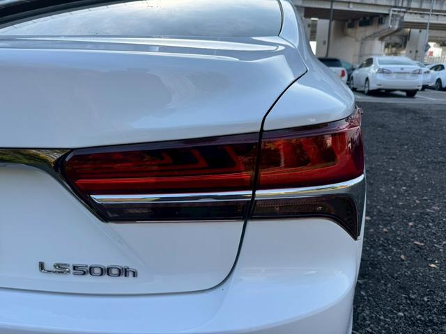 ＬＳ ５００ｈ　Ｆスポーツ　サンルーフ／衝突軽減／全周囲カメラ／レーダークルーズコントロール／コーナーセンサー／ＨＵＤ／ＢＳＭ／ハンドルヒーター／シートヒーター・エアコン／パワーシート／シートメモリ／ＥＴＣ／Ｂｌｕｅｔｏｏｔｈ（18枚目）