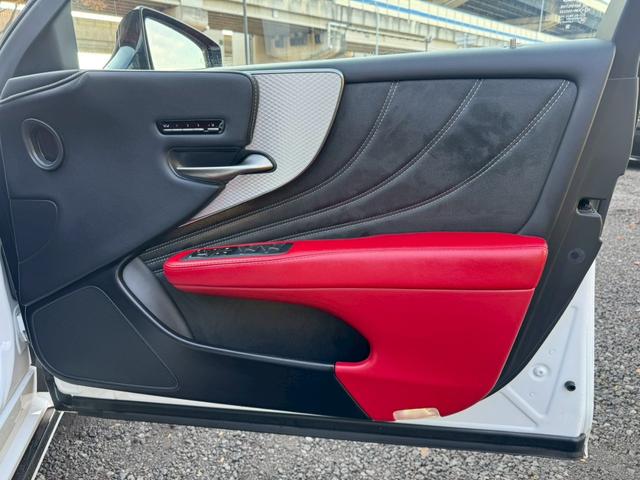 ＬＳ ５００ｈ　Ｆスポーツ　サンルーフ／衝突軽減／全周囲カメラ／レーダークルーズコントロール／コーナーセンサー／ＨＵＤ／ＢＳＭ／ハンドルヒーター／シートヒーター・エアコン／パワーシート／シートメモリ／ＥＴＣ／Ｂｌｕｅｔｏｏｔｈ（29枚目）