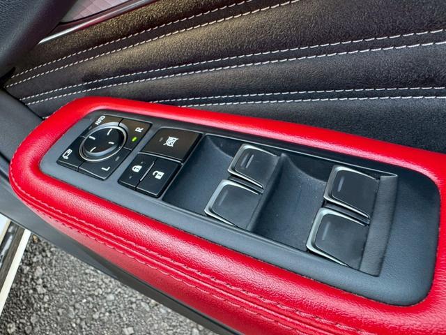 ＬＳ ５００ｈ　Ｆスポーツ　サンルーフ／衝突軽減／全周囲カメラ／レーダークルーズコントロール／コーナーセンサー／ＨＵＤ／ＢＳＭ／ハンドルヒーター／シートヒーター・エアコン／パワーシート／シートメモリ／ＥＴＣ／Ｂｌｕｅｔｏｏｔｈ（30枚目）