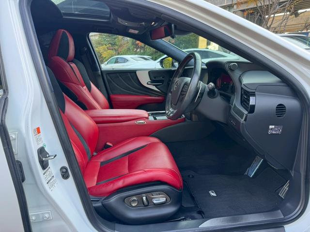 ＬＳ ５００ｈ　Ｆスポーツ　サンルーフ／衝突軽減／全周囲カメラ／レーダークルーズコントロール／コーナーセンサー／ＨＵＤ／ＢＳＭ／ハンドルヒーター／シートヒーター・エアコン／パワーシート／シートメモリ／ＥＴＣ／Ｂｌｕｅｔｏｏｔｈ（32枚目）