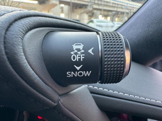 ＬＳ ５００ｈ　Ｆスポーツ　サンルーフ／衝突軽減／全周囲カメラ／レーダークルーズコントロール／コーナーセンサー／ＨＵＤ／ＢＳＭ／ハンドルヒーター／シートヒーター・エアコン／パワーシート／シートメモリ／ＥＴＣ／Ｂｌｕｅｔｏｏｔｈ（43枚目）