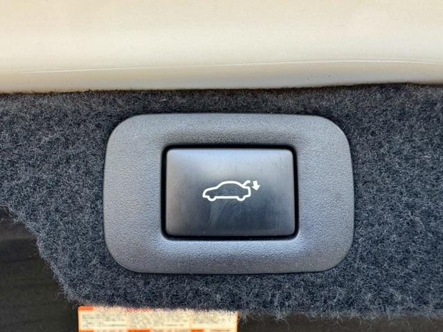 ＬＳ ５００ｈ　Ｆスポーツ　サンルーフ／衝突軽減／全周囲カメラ／レーダークルーズコントロール／コーナーセンサー／ＨＵＤ／ＢＳＭ／ハンドルヒーター／シートヒーター・エアコン／パワーシート／シートメモリ／ＥＴＣ／Ｂｌｕｅｔｏｏｔｈ（69枚目）