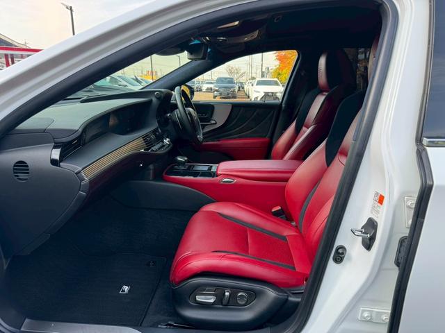 ＬＳ ５００ｈ　Ｆスポーツ　サンルーフ／衝突軽減／全周囲カメラ／レーダークルーズコントロール／コーナーセンサー／ＨＵＤ／ＢＳＭ／ハンドルヒーター／シートヒーター・エアコン／パワーシート／シートメモリ／ＥＴＣ／Ｂｌｕｅｔｏｏｔｈ（77枚目）