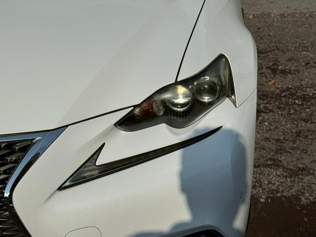 ＩＳ ３００ｈ　Ｆスポーツ　クルーズコントロール／コーナーセンサー／シートヒーター／パワーシート／ＥＴＣ／Ｂｌｕｅｔｏｏｔｈ／バックカメラ／プッシュスタート／電動格納ミラー／純正ナビ／フルセグＴＶ／ＬＥＤヘッドライト（4枚目）