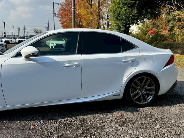 ＩＳ ３００ｈ　Ｆスポーツ　クルーズコントロール／コーナーセンサー／シートヒーター／パワーシート／ＥＴＣ／Ｂｌｕｅｔｏｏｔｈ／バックカメラ／プッシュスタート／電動格納ミラー／純正ナビ／フルセグＴＶ／ＬＥＤヘッドライト（10枚目）