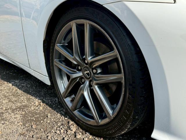 ＩＳ ３００ｈ　Ｆスポーツ　クルーズコントロール／コーナーセンサー／シートヒーター／パワーシート／ＥＴＣ／Ｂｌｕｅｔｏｏｔｈ／バックカメラ／プッシュスタート／電動格納ミラー／純正ナビ／フルセグＴＶ／ＬＥＤヘッドライト（15枚目）