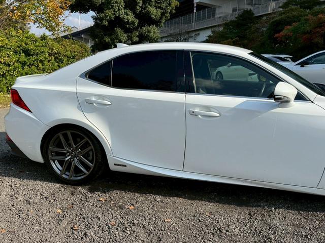 ＩＳ ３００ｈ　Ｆスポーツ　クルーズコントロール／コーナーセンサー／シートヒーター／パワーシート／ＥＴＣ／Ｂｌｕｅｔｏｏｔｈ／バックカメラ／プッシュスタート／電動格納ミラー／純正ナビ／フルセグＴＶ／ＬＥＤヘッドライト（17枚目）