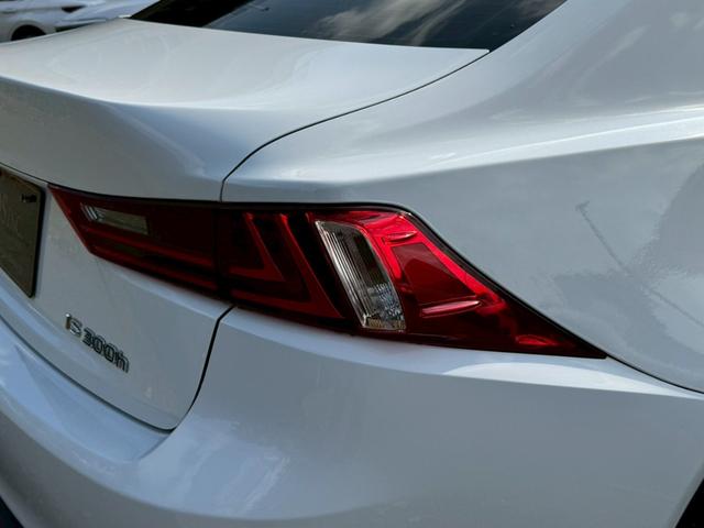 ＩＳ ３００ｈ　Ｆスポーツ　クルーズコントロール／コーナーセンサー／シートヒーター／パワーシート／ＥＴＣ／Ｂｌｕｅｔｏｏｔｈ／バックカメラ／プッシュスタート／電動格納ミラー／純正ナビ／フルセグＴＶ／ＬＥＤヘッドライト（21枚目）