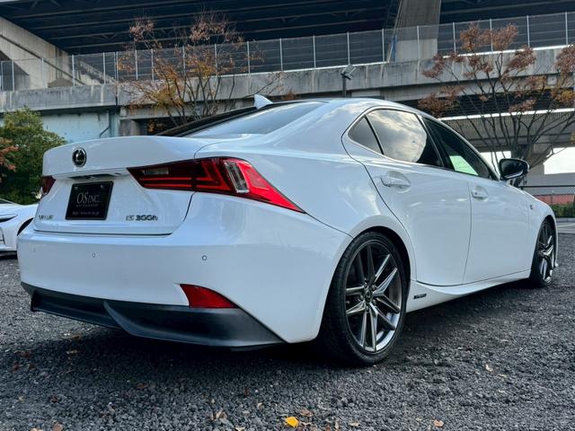 ＩＳ ３００ｈ　Ｆスポーツ　クルーズコントロール／コーナーセンサー／シートヒーター／パワーシート／ＥＴＣ／Ｂｌｕｅｔｏｏｔｈ／バックカメラ／プッシュスタート／電動格納ミラー／純正ナビ／フルセグＴＶ／ＬＥＤヘッドライト（23枚目）