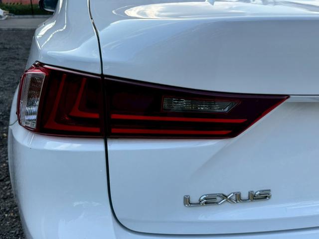 ＩＳ ３００ｈ　Ｆスポーツ　クルーズコントロール／コーナーセンサー／シートヒーター／パワーシート／ＥＴＣ／Ｂｌｕｅｔｏｏｔｈ／バックカメラ／プッシュスタート／電動格納ミラー／純正ナビ／フルセグＴＶ／ＬＥＤヘッドライト（25枚目）