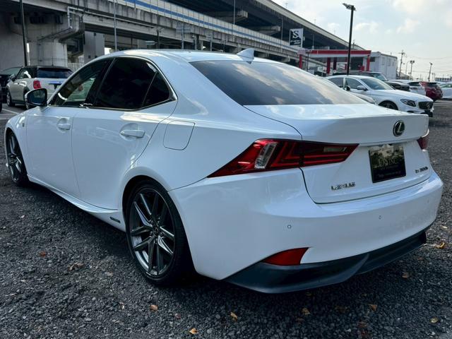 ＩＳ ３００ｈ　Ｆスポーツ　クルーズコントロール／コーナーセンサー／シートヒーター／パワーシート／ＥＴＣ／Ｂｌｕｅｔｏｏｔｈ／バックカメラ／プッシュスタート／電動格納ミラー／純正ナビ／フルセグＴＶ／ＬＥＤヘッドライト（27枚目）