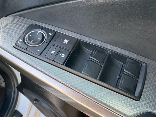 ＩＳ ３００ｈ　Ｆスポーツ　クルーズコントロール／コーナーセンサー／シートヒーター／パワーシート／ＥＴＣ／Ｂｌｕｅｔｏｏｔｈ／バックカメラ／プッシュスタート／電動格納ミラー／純正ナビ／フルセグＴＶ／ＬＥＤヘッドライト（32枚目）