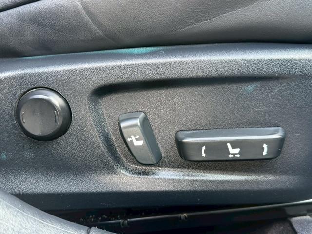 ＩＳ ３００ｈ　Ｆスポーツ　クルーズコントロール／コーナーセンサー／シートヒーター／パワーシート／ＥＴＣ／Ｂｌｕｅｔｏｏｔｈ／バックカメラ／プッシュスタート／電動格納ミラー／純正ナビ／フルセグＴＶ／ＬＥＤヘッドライト（34枚目）