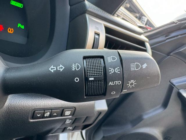 ＩＳ ３００ｈ　Ｆスポーツ　クルーズコントロール／コーナーセンサー／シートヒーター／パワーシート／ＥＴＣ／Ｂｌｕｅｔｏｏｔｈ／バックカメラ／プッシュスタート／電動格納ミラー／純正ナビ／フルセグＴＶ／ＬＥＤヘッドライト（41枚目）