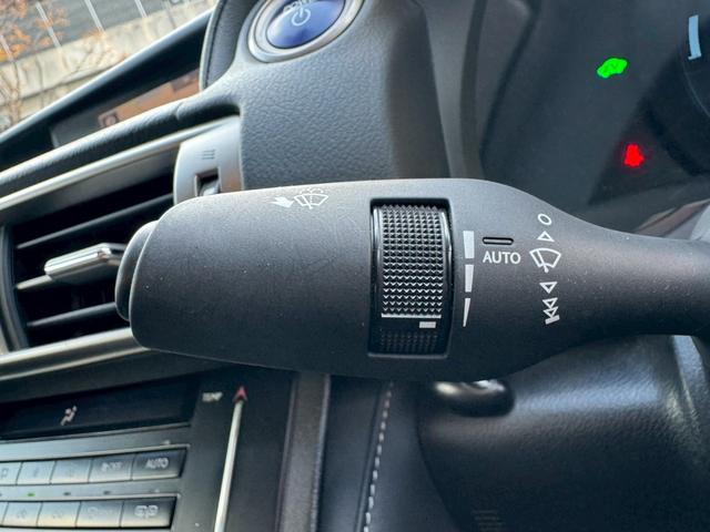 ＩＳ ３００ｈ　Ｆスポーツ　クルーズコントロール／コーナーセンサー／シートヒーター／パワーシート／ＥＴＣ／Ｂｌｕｅｔｏｏｔｈ／バックカメラ／プッシュスタート／電動格納ミラー／純正ナビ／フルセグＴＶ／ＬＥＤヘッドライト（42枚目）