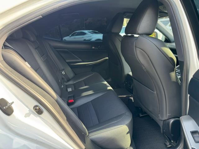 ＩＳ ３００ｈ　Ｆスポーツ　クルーズコントロール／コーナーセンサー／シートヒーター／パワーシート／ＥＴＣ／Ｂｌｕｅｔｏｏｔｈ／バックカメラ／プッシュスタート／電動格納ミラー／純正ナビ／フルセグＴＶ／ＬＥＤヘッドライト（55枚目）