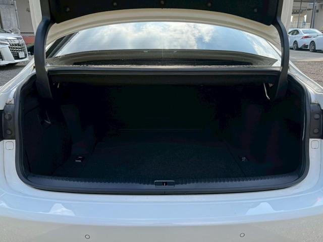 ＩＳ ３００ｈ　Ｆスポーツ　クルーズコントロール／コーナーセンサー／シートヒーター／パワーシート／ＥＴＣ／Ｂｌｕｅｔｏｏｔｈ／バックカメラ／プッシュスタート／電動格納ミラー／純正ナビ／フルセグＴＶ／ＬＥＤヘッドライト（61枚目）