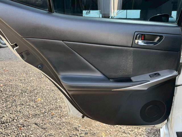ＩＳ ３００ｈ　Ｆスポーツ　クルーズコントロール／コーナーセンサー／シートヒーター／パワーシート／ＥＴＣ／Ｂｌｕｅｔｏｏｔｈ／バックカメラ／プッシュスタート／電動格納ミラー／純正ナビ／フルセグＴＶ／ＬＥＤヘッドライト（62枚目）