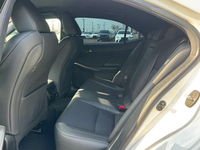 ＩＳ ３００ｈ　Ｆスポーツ　クルーズコントロール／コーナーセンサー／シートヒーター／パワーシート／ＥＴＣ／Ｂｌｕｅｔｏｏｔｈ／バックカメラ／プッシュスタート／電動格納ミラー／純正ナビ／フルセグＴＶ／ＬＥＤヘッドライト（63枚目）