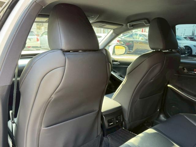 ＩＳ ３００ｈ　Ｆスポーツ　クルーズコントロール／コーナーセンサー／シートヒーター／パワーシート／ＥＴＣ／Ｂｌｕｅｔｏｏｔｈ／バックカメラ／プッシュスタート／電動格納ミラー／純正ナビ／フルセグＴＶ／ＬＥＤヘッドライト（66枚目）