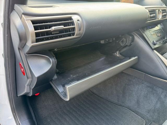 ＩＳ ３００ｈ　Ｆスポーツ　クルーズコントロール／コーナーセンサー／シートヒーター／パワーシート／ＥＴＣ／Ｂｌｕｅｔｏｏｔｈ／バックカメラ／プッシュスタート／電動格納ミラー／純正ナビ／フルセグＴＶ／ＬＥＤヘッドライト（73枚目）