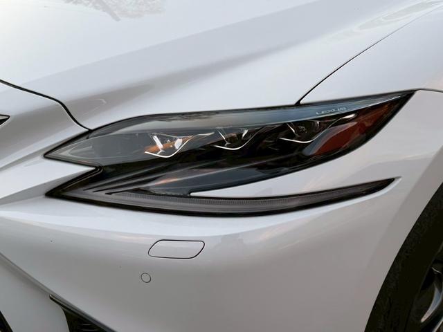 LS 500h Fスポーツ サンルーフ/ワンオーナー/衝突軽減/全周囲カメラ/レーダークルーズコントロール/コーナーセンサー/HUD/BSM/ハンドルヒーター/シートヒーター・エアコン/パワーシート/シートメモリ/ETC(5枚目)