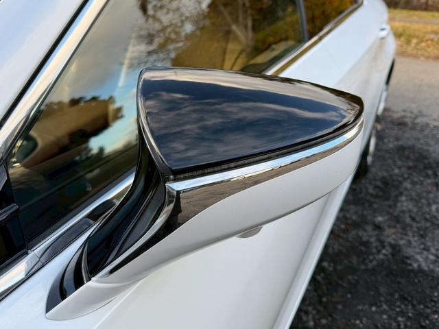 ES 300h VerL サンルーフ/衝突軽減/全周囲カメラ/レーダークルーズコントロール/コーナーセンサー/HUD/BSM/ハンドルヒーター/シートヒーター・エアコン/パワーシート/シートメモリ/ETC/Bluetooth(12枚目)