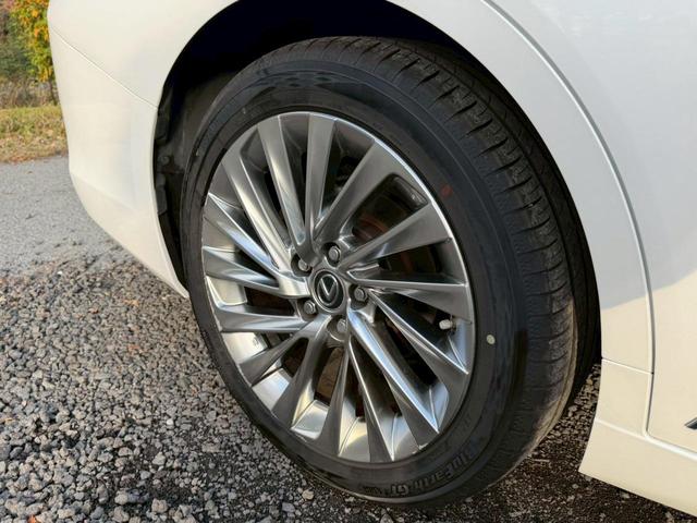 ES 300h VerL サンルーフ/衝突軽減/全周囲カメラ/レーダークルーズコントロール/コーナーセンサー/HUD/BSM/ハンドルヒーター/シートヒーター・エアコン/パワーシート/シートメモリ/ETC/Bluetooth(22枚目)