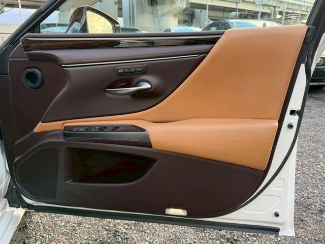 ES 300h VerL サンルーフ/衝突軽減/全周囲カメラ/レーダークルーズコントロール/コーナーセンサー/HUD/BSM/ハンドルヒーター/シートヒーター・エアコン/パワーシート/シートメモリ/ETC/Bluetooth(30枚目)